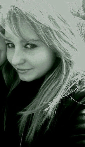 hello, my name is Melanie. I love the one direction: I am a directionneuse :)