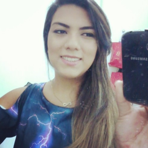 Sou como você me vê.
Posso ser leve como uma brisa ou forte como uma ventania,
Depende de quando e como você me vê passar.
Clarice