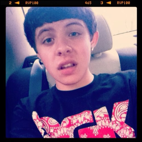 I am young and reckless.. And females and family are my main concerns.!(: