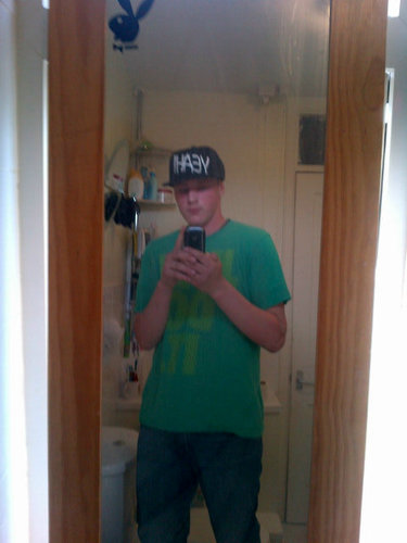 follow me and ill follow back!!