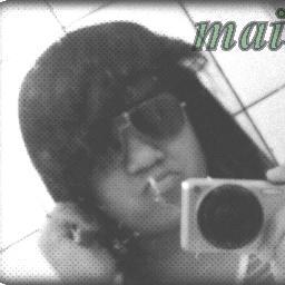 Sou assim... Várias em mim, sorriso por fora, angústia toda hora, por dentro um tormento, no rosto algum sofrimento, no corpo uma explosão de prazer, nos olhos,