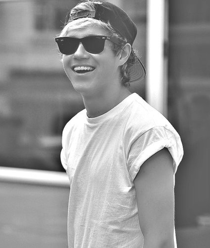 we follow everyone who @niallofficial follows