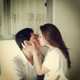 Não me alimento de quases, não me contento com a metade. Nunca serei sua meio amiga, ou seu meio amor...é tudo ou nada.