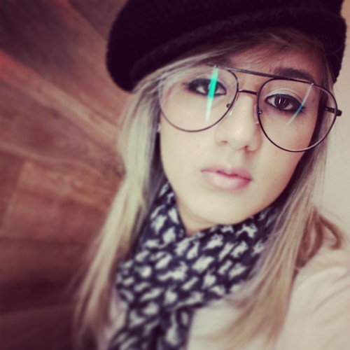 Meeu Facebook .Guys 
http://t.co/JGoiiHvs
Minha Pagina de Frase :
http://t.co/EDczbm3L 

Atriz de Teatro .