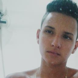 Nem sempre feliz, mais na minha expressão eu trago um sorriso !
