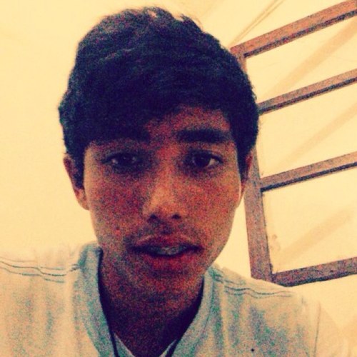 Me gusta el futball y la musica...como no tengo mas nada que poner...conoce me ;) aplico #siguemeytesigo
