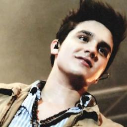@luansantana Sempre que eu fechar os meus olhos, eu estarei pedindo a Deus para abençoar esse meu caminho que trilha em sua direção.Que 2013 traga seu abraço