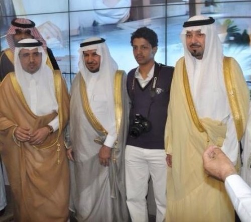 «النجاح أن تكون عضواً فعّالاً، نجماً في عملك، سعيداً في أسرتك، باراً بأهلك، يذكُرُك الناس فتنفرج الأسارير، وتغيب فيفتقدك الجميع!»ممرض نفسي مجمع ارادة بنجران💙💛
