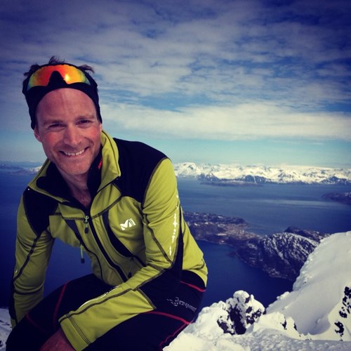 Pysical therapist,father of two,mountain runner and generally intrested in people and training.