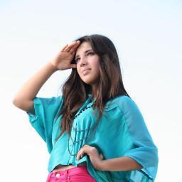 just me the rare and crazy girl who love see to the people smile :D and love 1D, Harries twins, The Beatles etc.