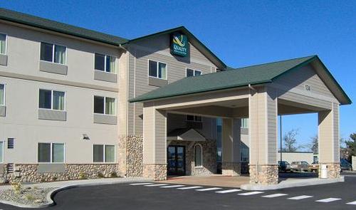 Located in the sun-belt of the Sequim-Dungeness Valley, the Quality Inn & Suites® hotel is only a short drive from tranquil Lake Crescent and the inspiring view