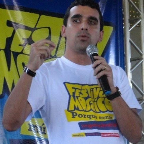 cristão, marido, pai, pastor, engenheiro civil, trabalhando para a expansão do Reino