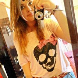 COLORADA ♥ Chocolate. Doritos & Coca-cola, Canceriana, Chata, Feia. Muito ciumenta e Carinhosa. (= Foco, Força & Fé. Mee Segui Dllç? :3