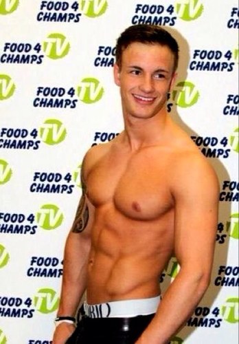 rnicopli's profile picture. 