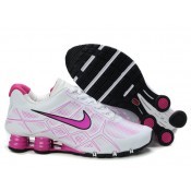 The Nike Shox NZ: Lightweight performance, sleek look. Along with excellent support and a sleek exterior, the lightweight Nike Shox NZ Women's Shoe features