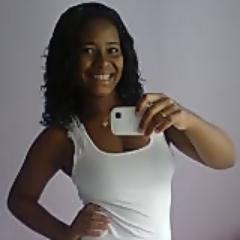 Não sou a garota mais certinha e nem a totalmente descontrolada. Não busco ser perfeita,mas sim ser eu mesma,não finjo ser quem não sou pra agradar os outros.