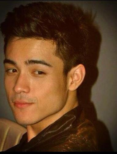 LimUyXian's profile picture. CELEBRITY/ MUSIC LOVER/ SON/ LOVER/ FRIEND