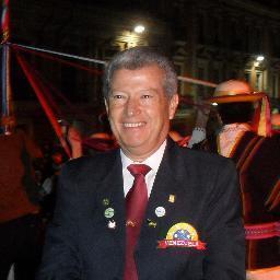 Contador público, consultor empresarial, apasionado por el Golf