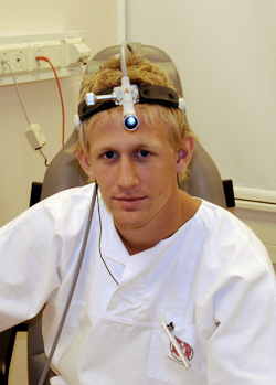 Hermundsen's profile picture. At være hund
I en kat
er en bedrift
Jeg grubler
I mit stille sind
Alt imens
Min livskraft stille ebber ud