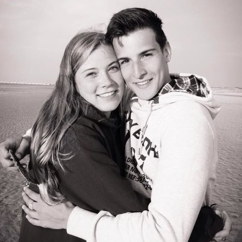 16 jaar, develsteincollege havo 4, Three words are enough to make someone extremly happy. Loveee me erinn