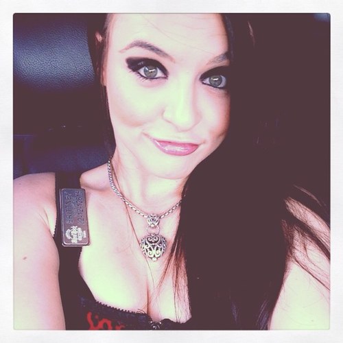 Born & Raised in Las Vegas, Now in Florida pursuing a career in REAL ESTATE! Also, I'm a cocktail waitress @ The Hard Rock & I love people and making friends :)
