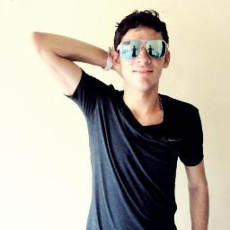 Menino que te encαntαα ;
Gαrotoo que te fαscinα ;
Homem que te enlouquecee.
Quer conhecer melhor
 FOLLOW ME ..
 Paixão:FREE STEP u.u
