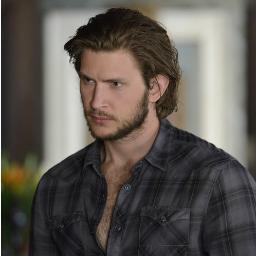Prometido de @KathrynErase Padre de @MoraineOuat y yerno del rey @MidasOUAT. Tengo un trauma con el oro
