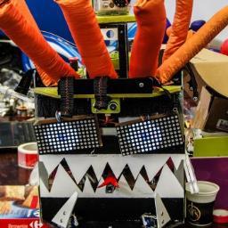 Dans la vie on naît, on meurt, et entre les deux on fait des robots !