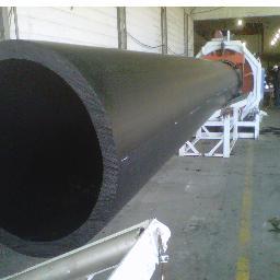 Fabricamos sistemas de tuberías de Polietileno de alta densidad certificadas para Agua desde 16 hasta 900 mm,Gas y Fibra óptica. Ademas de conexiones en PEAD.