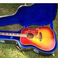Toco Guitarra desde hace 3 años, me encanta Nirvana, System, Avenged, etc y... Nose que mas poner xDD