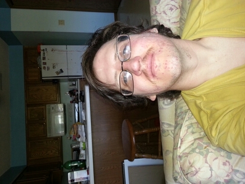 im a 33 year old male from Iowa