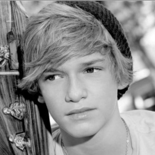 • Just one of Cody's angels • 143 • @CodySimpson --- @AlliSimpson and @Jakethrupp follow me! •