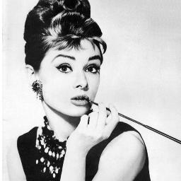 95. Coleccionista de Budas. Ni estudiante, ni brillante. Amante de Disney, las narices, la música y la SFV. Escritora en potencia, gilipollas en acto. ♀♥♀