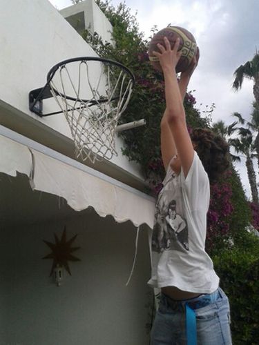 Jugador de baloncesto. Me gusta hacer surf e ir a Bolonia
