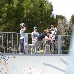 Voilas , moi c'est leo , j'ai 13ans et ma passion c'est la trotinette . ;)