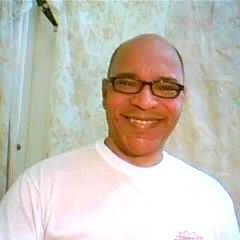 Evangélico, auxiliar de Pastor da Igreja Internacional da Graça de Deus, há 20 anos.