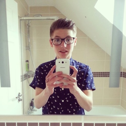 Instagram ~ Liaambyrne

I follow back :)