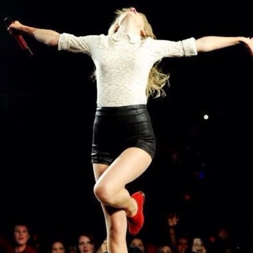 I'm here because of T-Swizzle, followed by @Keds_Uk, I love Meredith . But the most of the things i love in life is this girl @taylorswift13! Never grow up!