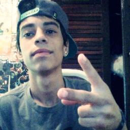 Nao desista dos seus sonhos
Muito  menos de você
o Skate eh minha vida
Sem o Qual eu nao sei viver!