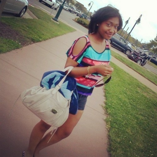 im a junior :) HHS varsity cheerleader, fun to be around & only associate w/ a few