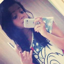 Solteira ui, sexy e feliz cara, - Dentro dela tem um coração bobo, que é sempre capaz de amar e de acreditar outra vez