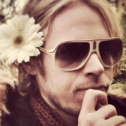 80Bryce's profile picture. Tall guy, weird clothes. I am little sad. I haven't the courage to start the day»