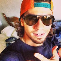 Coração de fã do M&M é um coração guerreiro porque por mais que perca as batalhas nunca vai desistir da guerra. ♥ @Mariano_MeM & @MUNHOZ_FRANGO Amoo vcs