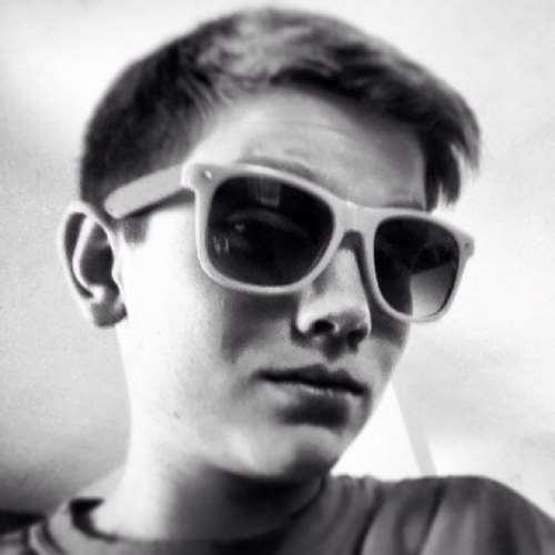 Hi my name is riley Follow me i follow back