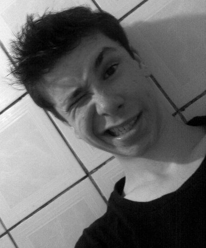 + Follow | http://t.co/NIIETROqa5  | Amo Resident Evil e a PlayerBarbie U_U Minha Mulher  @ForeverGleeks2