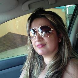 Deus abençoa a mulher que trabalha e edifica sua vida, familia, amigos,amor...