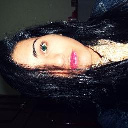 Acho difícil falar de mim mesma, mas sou uma garota que não é muito difícil fazer rir, amo música, cinema, GOSSIP GIRL... quer saber mais?? follow me =D