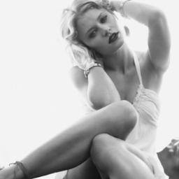 PoisonedCapulet's profile picture. Once upon a time, in the city of Verona. There lived a fair maiden, forced to hate her true love. || #TimelessRomantics #RomeoAndJuliet #Admin