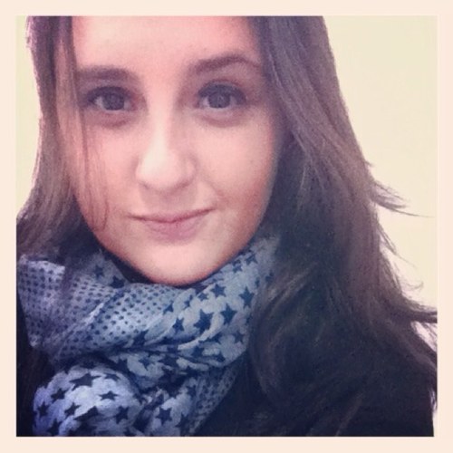 21 primaveras, uma aquariana NADA convencional, namorando, louca, apaixonada, doente por música, pela família e pelos amigos :)