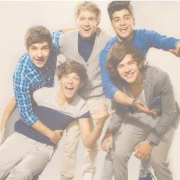Soy Abril *u* Soy directioner y smiler.Y me gusta la musica de Cher Lloyd, Justin Bieber, Demi Lovato, Paramore, Selena Gomez,Ed Sheeran y Little Mix. Siganme;)